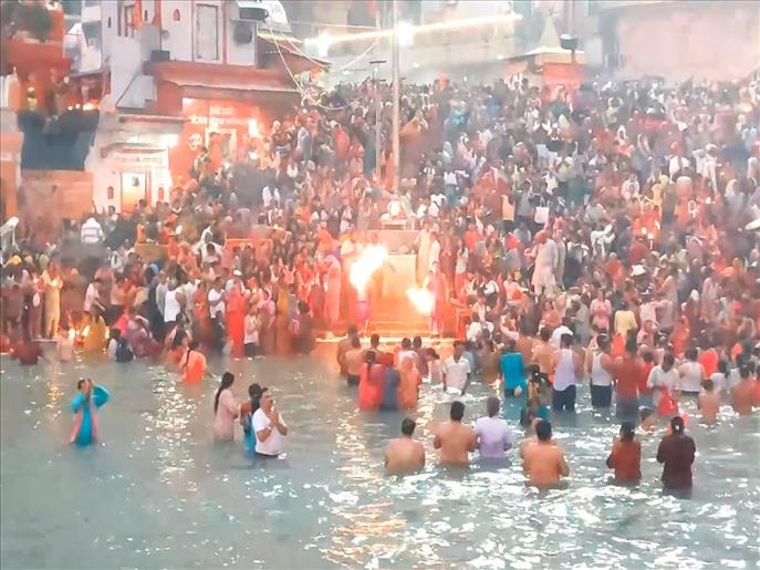 Haridwar: Devotees flock to Har Ki Pauri for holy dip on Kartik Purnima
